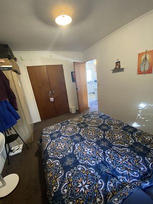 Great size one bedroom - Photo 1