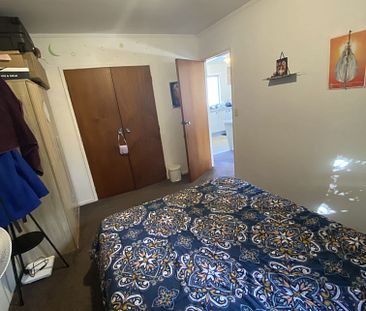 Great size one bedroom - Photo 1