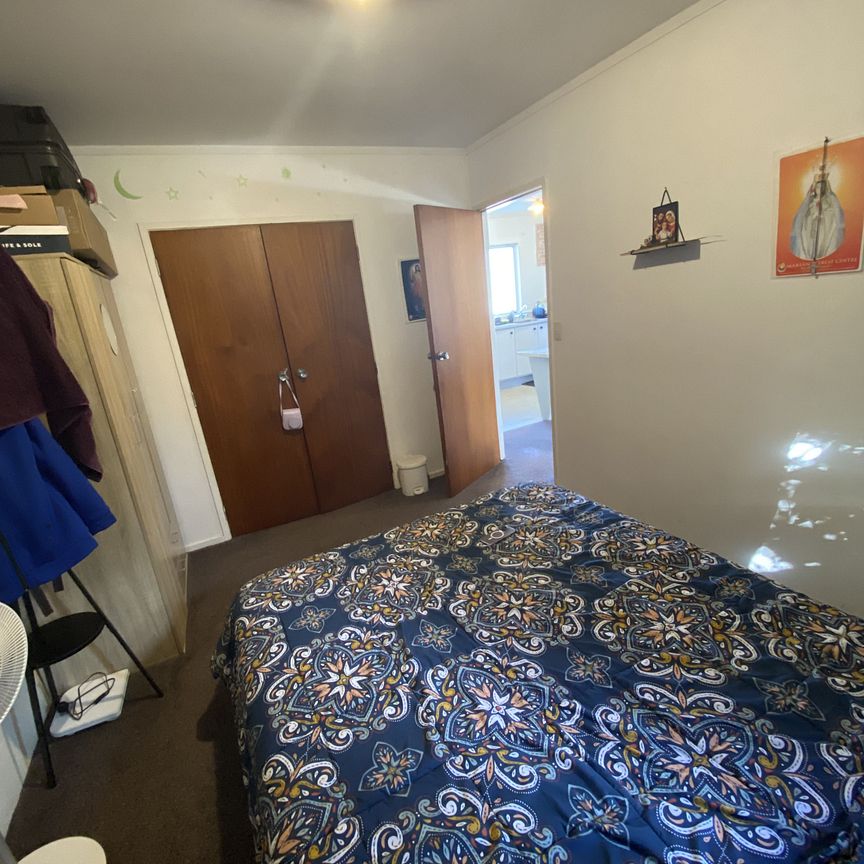 Great size one bedroom - Photo 1